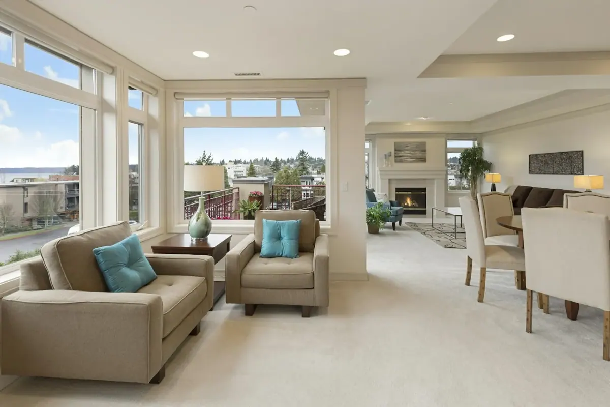 Large windows bring daylight into a comfortable living room.