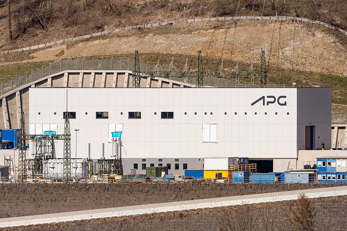 The APG substation building and electrical infrastructure at Leoben-Donawitz.
