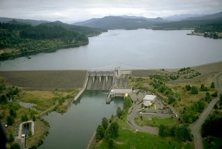An aerial view of Foster hydroelectric dam and reservoir.